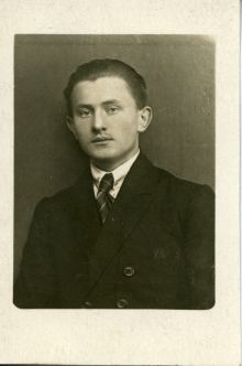 Jaroslav Michálek, asi 1920. Zdroj: Archiv města Plzně, Michálek Jaroslav, kart. LP 524, sign. LP 524/314, i. č. O 8598.