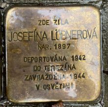 Stolperstein - Löbnerová Josefína. Zdroj: Archiv města Plzně.