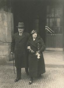 Vilém Mathesius se svojí druhou manželkou Antonií, roz. Moravcovou, 1934. Zdroj: Archiv města Plzně, Rodinný archiv Mathesiů, sign. LP 832, i. č. 124.