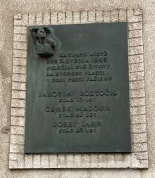 pamětní deska: Pamětní deska obětem 5. května 1945