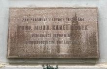 pamětní deska: Pamětní deska profesoru Karlu Bobkovi