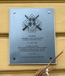 pamětní deska: Pamětní deska k 50. výročí okupace v srpnu 1968